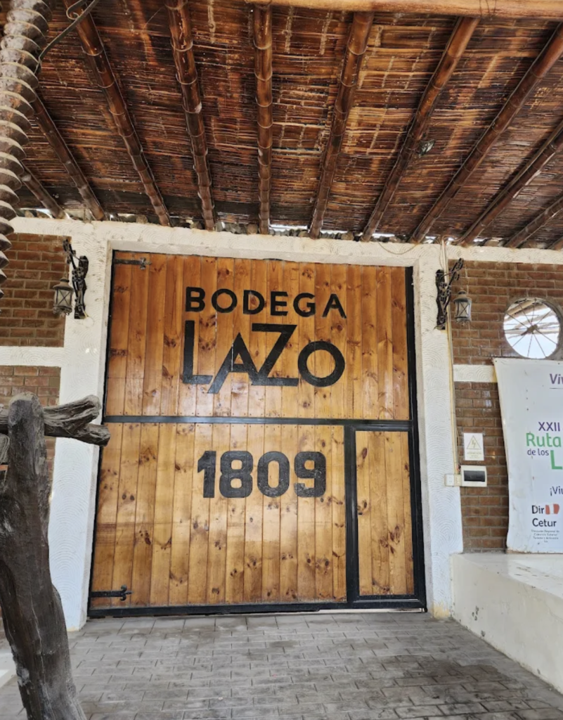 Bodega Lazo, exterior
