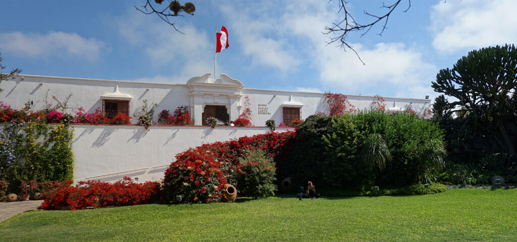 Lima_museo_larco Museo Larco in Lima, a colonial mansion with bougainvillea gardens, 35-50 minutes from the airport