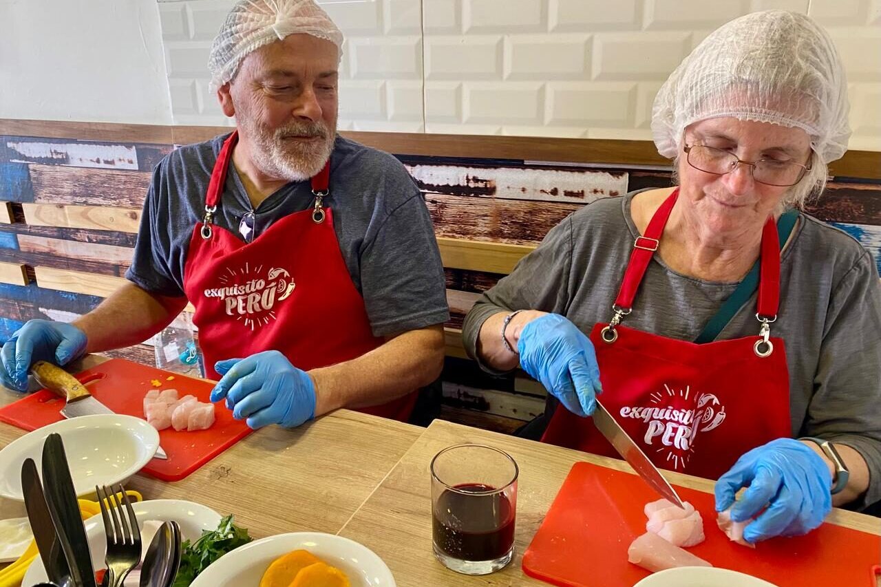 Lima cooking class – travelers cooking with the chef